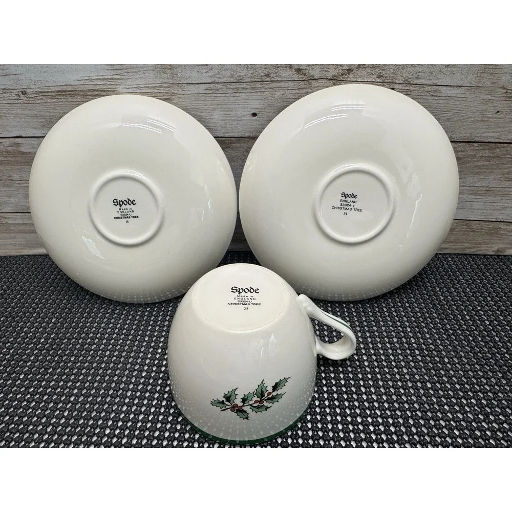 3 Pc Set Vintage Spode Christmas Tree Cup and Saucers S 3324 90's England